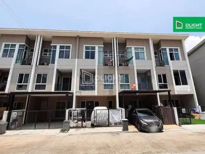 3-bed townhouse for sale near MRT Min Buri, photo 1 of 5