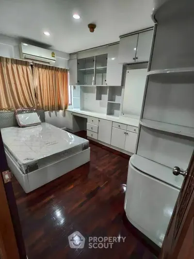 ให้เช่าคอนโด 2 ห้องนอน Saranjai Mansion รูปที่ 2 จาก 5