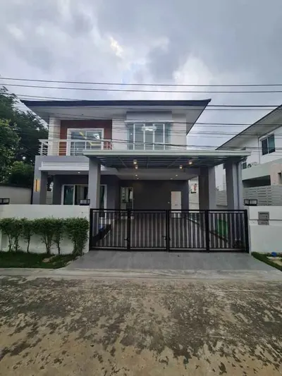 3-bed house for sale near MRT Yaek Nonthaburi 1, photo 1 of 5