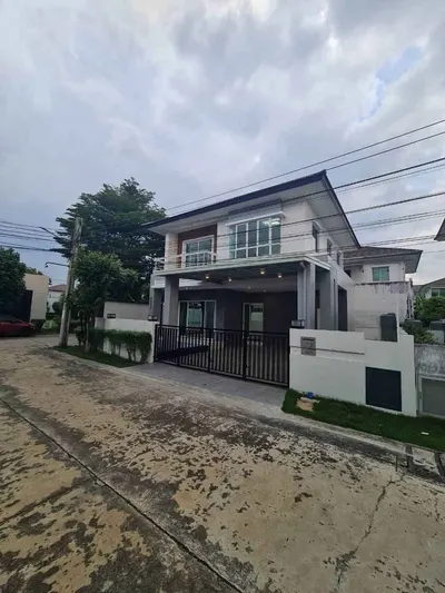 3-bed house for sale near MRT Yaek Nonthaburi 1, photo 2 of 5