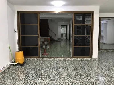 Maison de ville 4 chambres à louer près de la station BTS Punnawithi, photo 3 sur 5