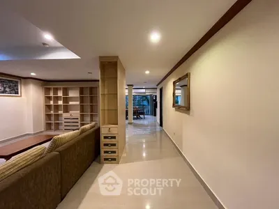 3-bed condo for rent near BTS Phrom Phong, photo 2 of 5