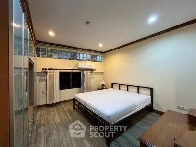3-bed condo for rent near BTS Phrom Phong, photo 4 of 5