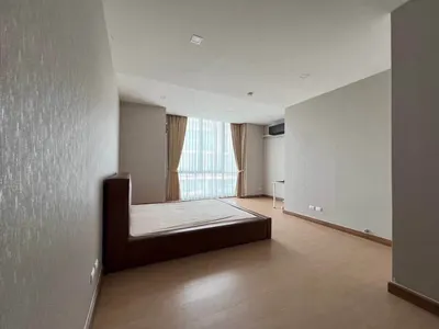 3-bed townhouse for rent near MRT Sirindhorn, photo 4 of 5