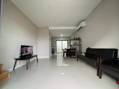 3-bed townhouse for rent near MRT Sirindhorn, photo 2 of 5