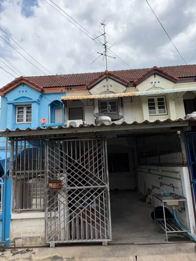 2-bed townhouse for rent near MRT Bang Khae, photo 1 of 5