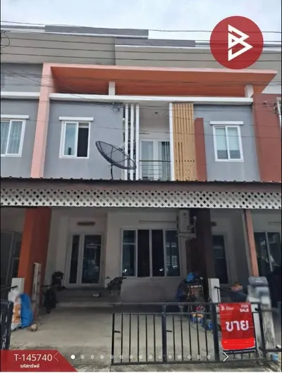 3-bed townhouse for sale near MRT Min Buri, photo 1 of 5