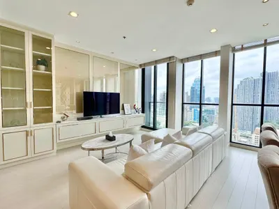 2-bed condo for rent at Noble Ploenchit, photo 2 of 5