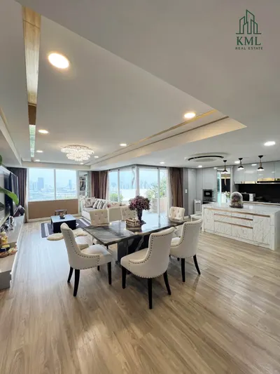 2-bed condo for rent near MRT Phra Ram 9, photo 2 of 5