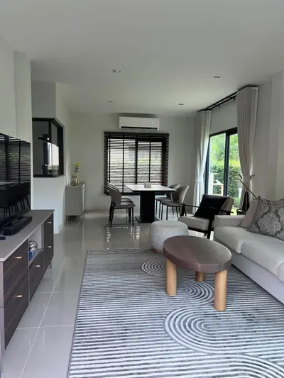 4-bed house for rent in Saphan Sung, photo 2 of 5