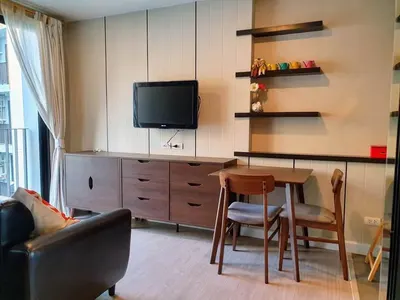 1-bed condo for rent near MRT Phra Nang Klao Bridge, photo 1 of 5