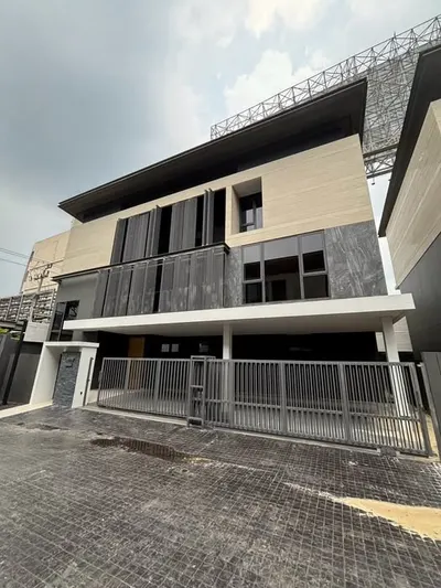 4-bed house for sale near ARL Hua Mak, photo 1 of 5