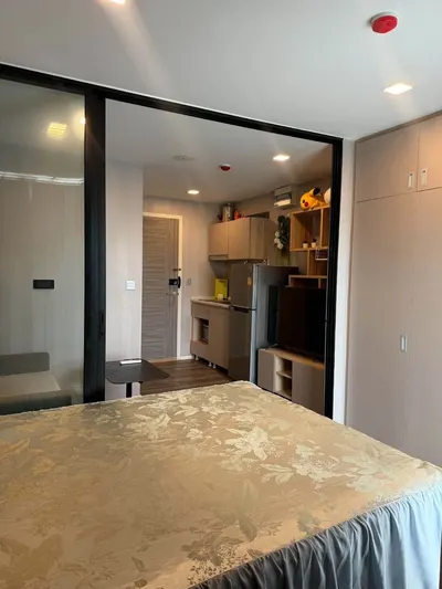 Condo 1 chambre à louer près de la station MRT Huai Khwang, photo 5 sur 5