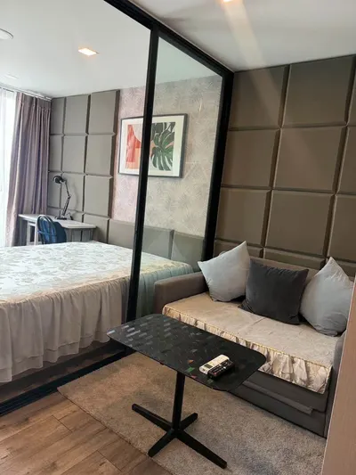 Condo 1 chambre à louer près de la station MRT Huai Khwang, photo 4 sur 5