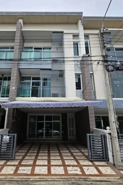 MRT 诗努站附近的3房联排别墅出租，第1张，共5张