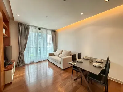 Condo 2 chambres à louer près de la station BTS Phrom Phong, photo 1 sur 5