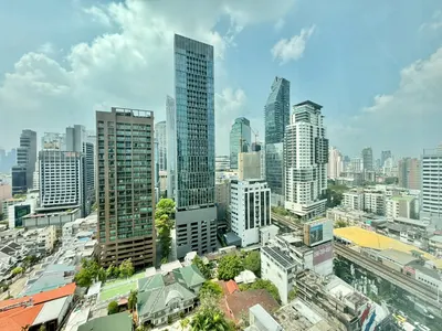 Condo 2 chambres à louer près de la station BTS Phrom Phong, photo 2 sur 5