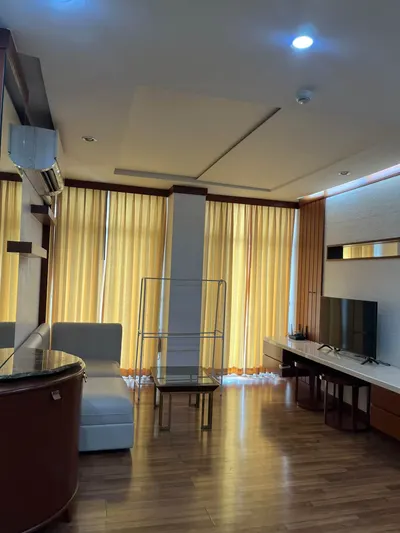 2-bed condo for rent near MRT Huai Khwang, photo 2 of 5