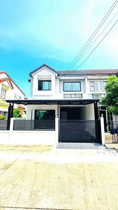 3-bed house for sale near MRT Bang Phlu, photo 1 of 5