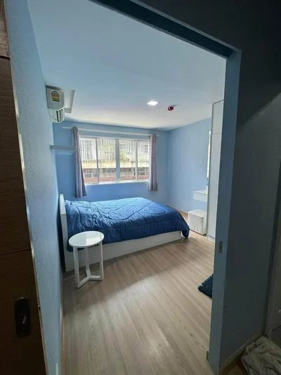 Condo à vendre près de la station MRT Ratchadaphisek, photo 1 sur 4