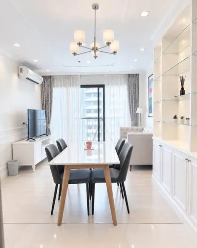 Condo 2 chambres à louer à Life One Wireless, photo 2 sur 7