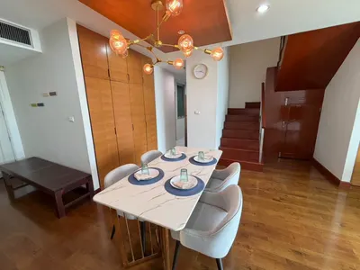 3-bed condo for rent near MRT Sukhumvit, photo 1 of 5