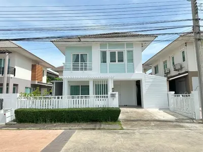 BTS 邦那站附近的3房独栋住宅出租，第1张，共5张