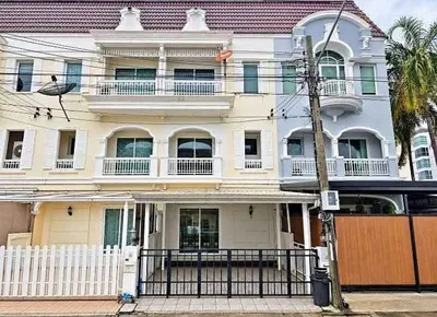 ขายทาวน์เฮาส์ 3 ห้องนอน ใกล้ BTS บางหว้า รูปที่ 1 จาก 5