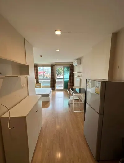 Studio condo for rent near BTS Talat Phlu, photo 1 of 5