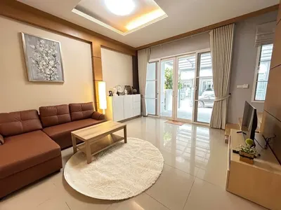Baan Klang Muang S-Sense Rama 9-Ladpraoのタウンハウス（賃貸）、写真2/5