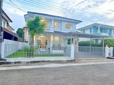 BTS 邦博站附近的3房独栋住宅出售，第1张，共5张