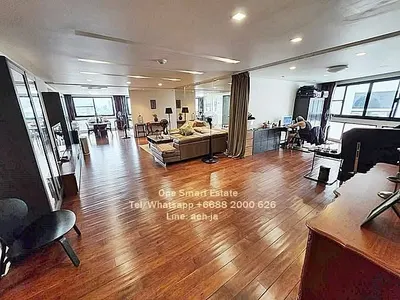 3-bed condo for sale near BTS Phrom Phong, photo 2 of 5