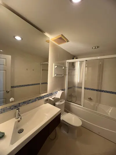 2-bed condo for rent near MRT Huai Khwang, photo 3 of 5