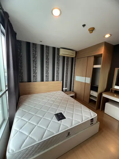 2-bed condo for rent near MRT Huai Khwang, photo 2 of 5