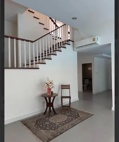 Maison 4 chambres à louer près de la station BTS Thong Lo, photo 1 sur 5