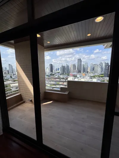 3-bed condo for rent near BTS Phrom Phong, photo 5 of 5