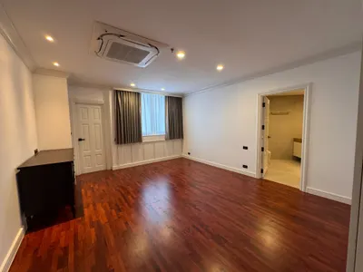 3-bed condo for rent near BTS Phrom Phong, photo 2 of 5