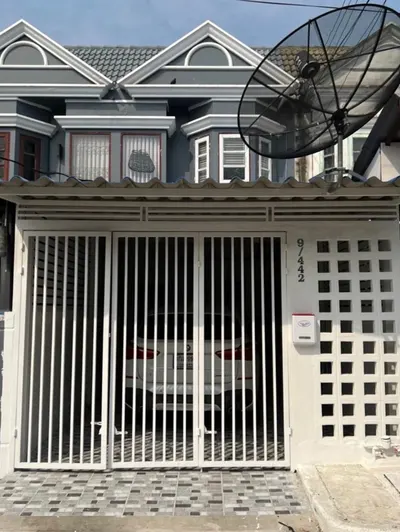 2-bed townhouse for sale at Town & Contry Village, photo 1 of 5
