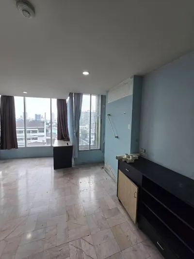 Studio à vendre près de la station MRT Phahon Yothin, photo 2 sur 5