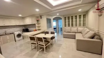 2-bed condo for rent near BTS Phra Khanong, photo 2 of 5
