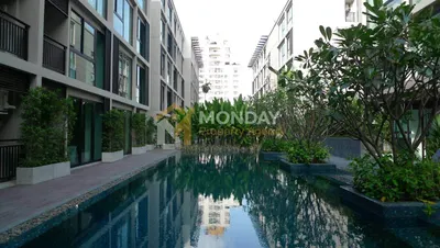 2-bed condo for rent near MRT Khlong Toei, photo 3 of 5