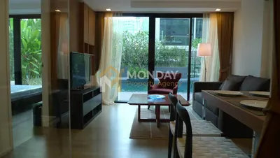 2-bed condo for rent near MRT Khlong Toei, photo 2 of 5