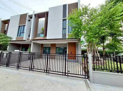 4-bed townhouse for rent near MRT Bang Kapi, photo 3 of 5