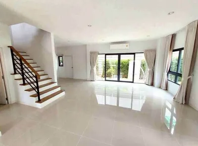 4-bed townhouse for rent near MRT Bang Kapi, photo 1 of 5