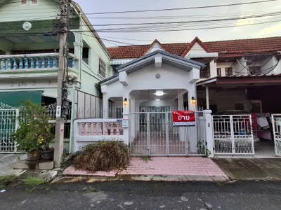 Maison de ville 2 chambres à vendre près de la station MRT Khlong Bang Phai, photo 1 sur 5