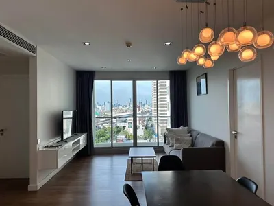 Condo 2 chambres à louer près de la station BTS Pho Nimit, photo 1 sur 5