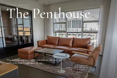 3-bed condo for rent near BTS Ekkamai, photo 1 of 5