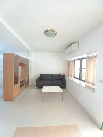 3-bed townhouse for rent near ARL Ramkhamhaeng, photo 3 of 5