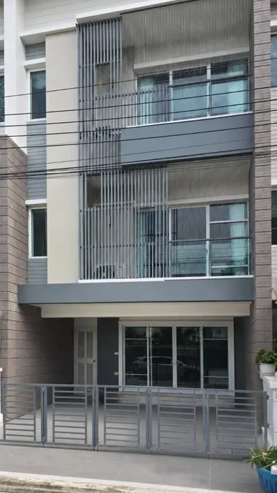 ให้เช่าทาวน์เฮาส์ 3 ห้องนอน Town Avenue Srinagarindra รูปที่ 1 จาก 5