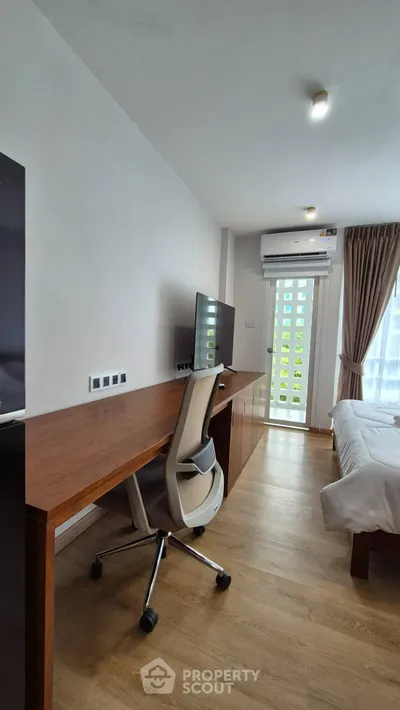 1-bed condo for rent near MRT Huai Khwang, photo 5 of 5
